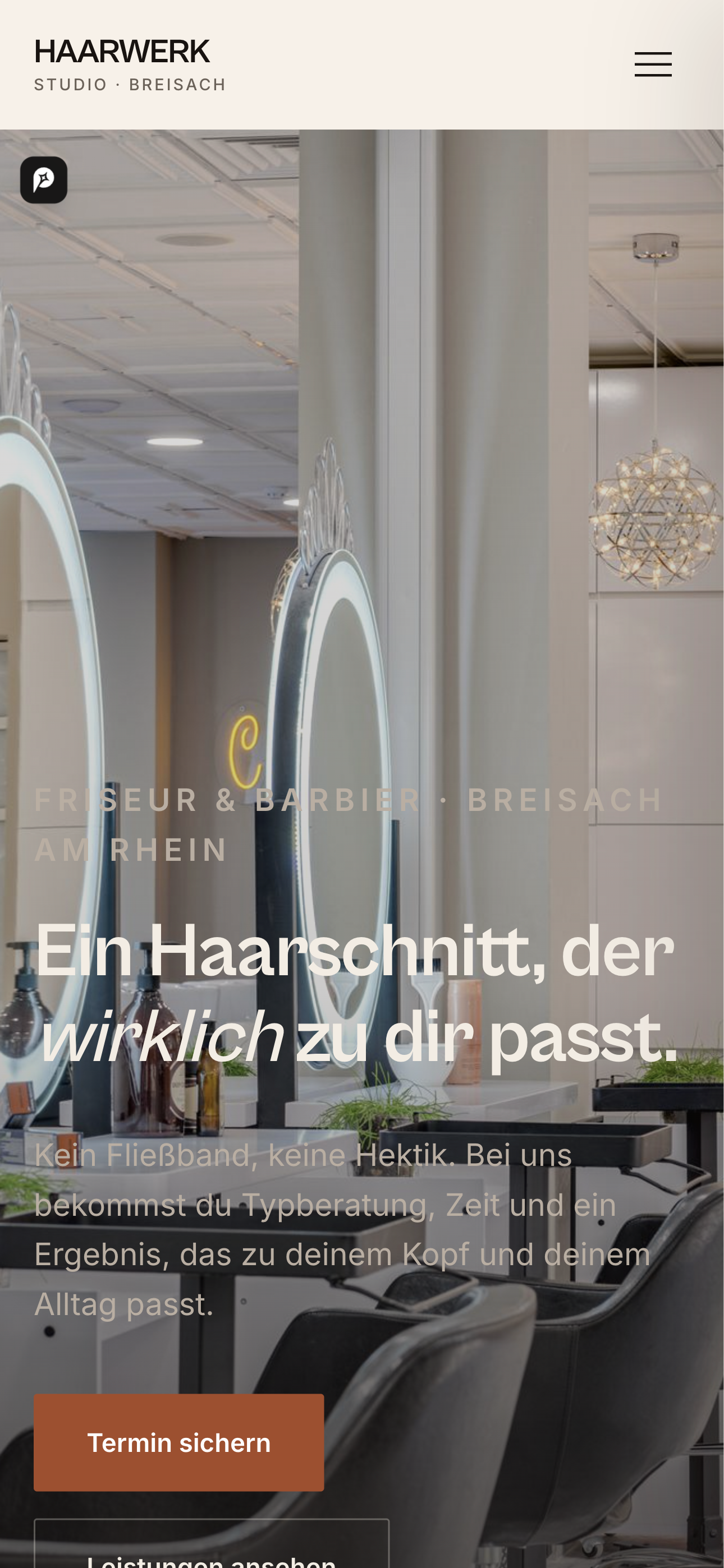 Mobile Ansicht der HAARWERK-Studio-Demo mit Lookbook und WhatsApp-Buchung